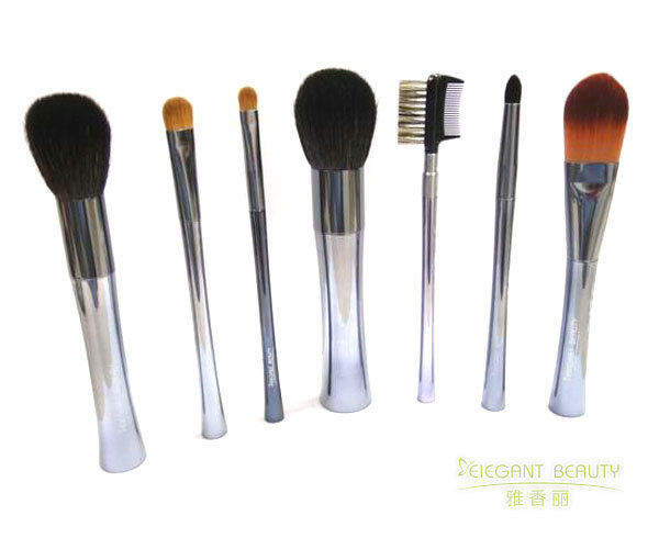 成套香蕉视频APP网站的收納包磁吸扣設計是否影響刷毛保護？